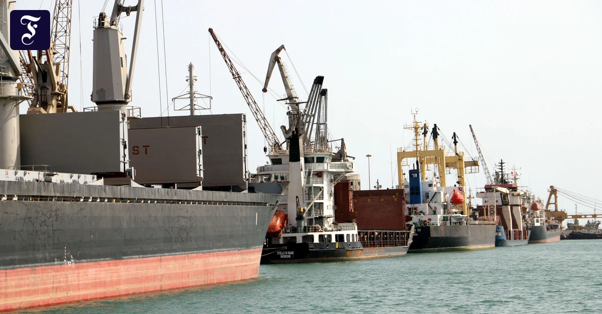 schiffe-sind-im-hafen-der.webp.webp