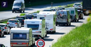 stau-auf-der-autobahn-in.webp.webp