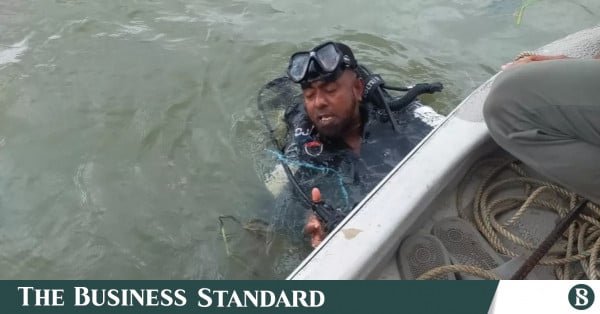 trawler_sinks_at_sadarghat-converted-from-webp.jpeg