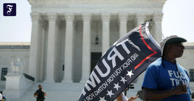 trump-kritiker-mit-flagge-am.webp.webp