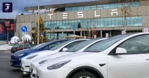 von-einem-anderen-stern-tesla.webp.webp