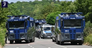 wasserwerfer-der-polizei-in.webp.webp
