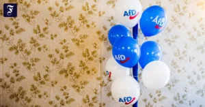 weisse-und-blaue-luftballons.webp.webp