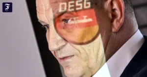 zum-ruecktritt-aufgefordert.webp.webp