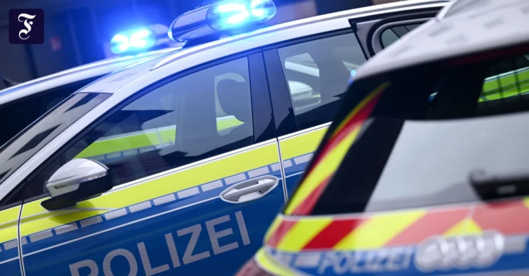 zwei-polizeifahrzeuge-der.webp.webp