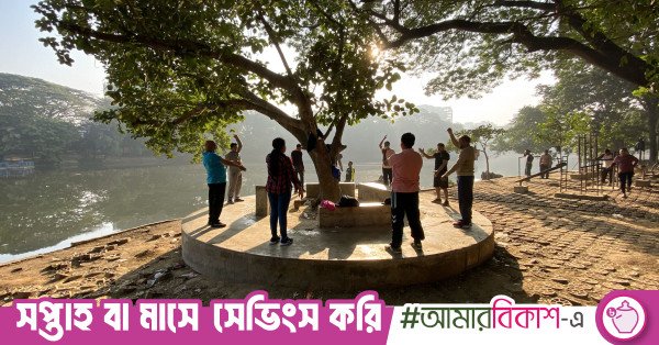 01._people_doing_physical_exercise_beside_dhanmondi_lake.jpg