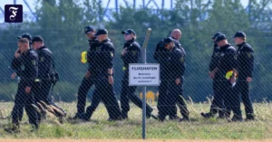 1786045829_einsatzkraefte-der-polizei.webp.webp