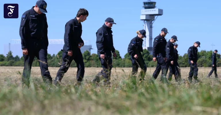 1787648728_einsatzkraefte-der-polizei.webp.webp