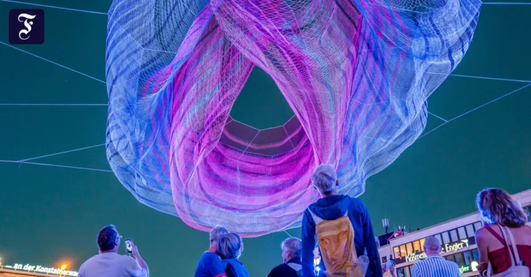 am-abend-bunt-erleuchtet-die.webp.webp