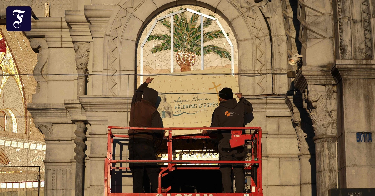 arbeiter-verdecken-ein-mosaik.webp.webp