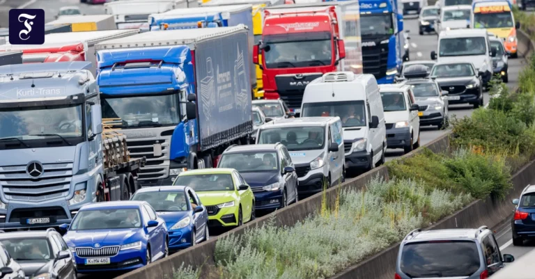 autos-und-lkw-stauen-sich-auf.webp.webp