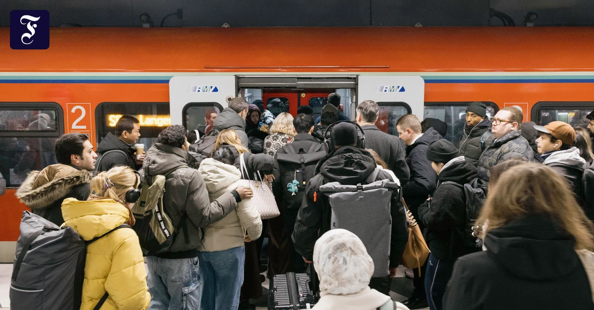 bahnsteig-am-frankfurter.webp.webp
