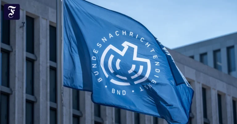 berlin-die-flagge-der-zentrale.webp.webp