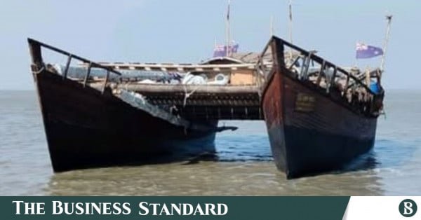 coxs_bazar_boat_family.jpg