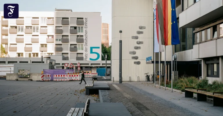 das-offenbacher-rathaus.webp.webp