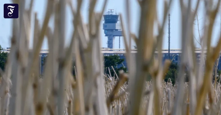 der-tower-des-flughafens.webp.webp