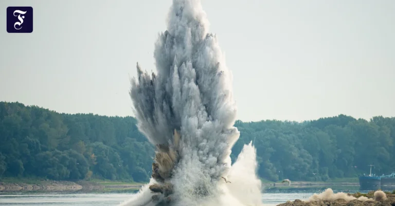 die-rumaenische-marine-zuendet.webp.webp