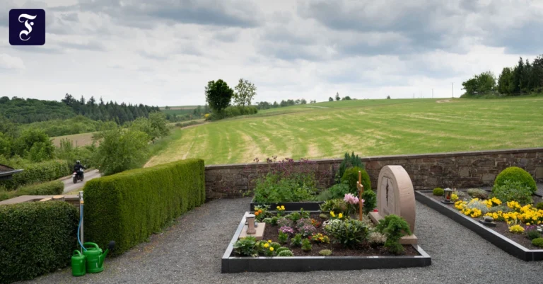 dorffriedhof-hier-werden-die.webp.webp