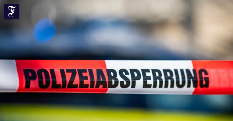 ein-absperrband-mit-der.webp.webp