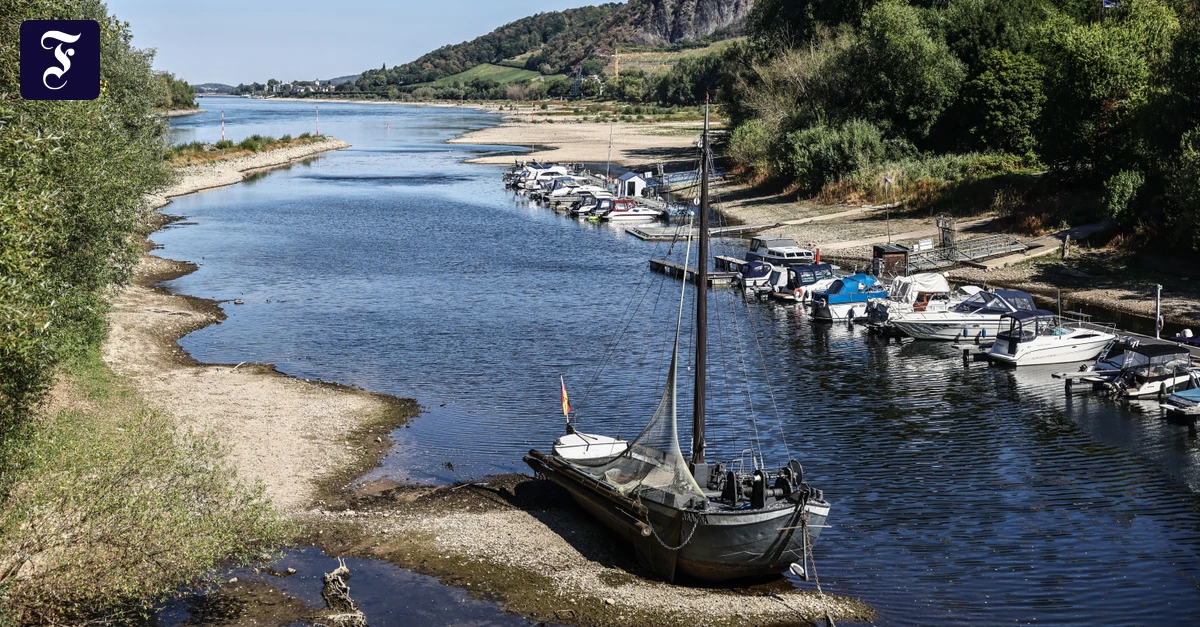 ein-schiff-liegt-am-10-august.webp.webp
