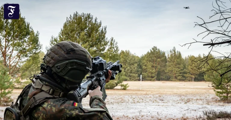 ein-soldat-trainiert-den.webp.webp