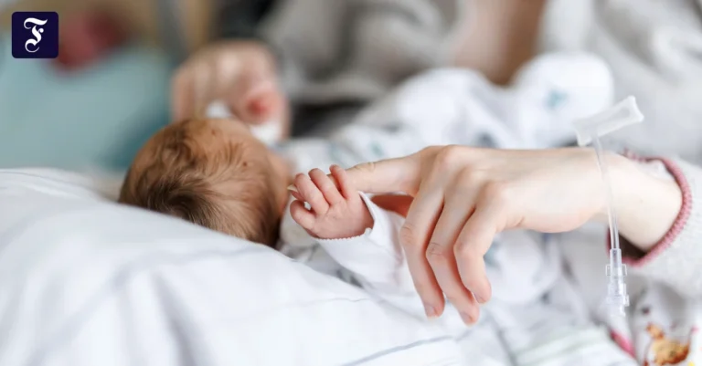 ein-wenige-tage-altes-baby.webp.webp
