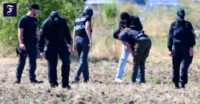 einsatzkraefte-der-polizei-und.webp.webp