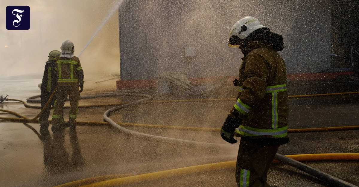 feuerwehrleute-loeschen-am-28.webp.webp
