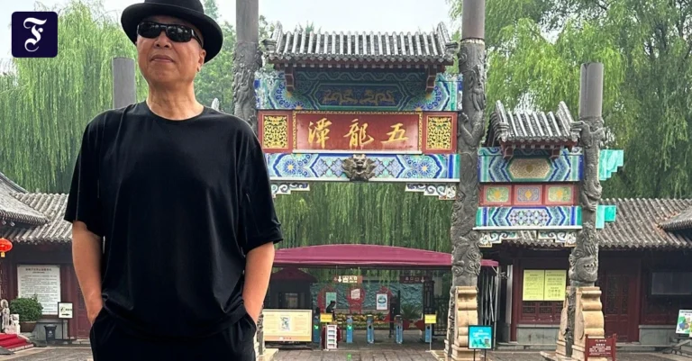 gao-zhen-auf-einem-2023-von.webp.webp