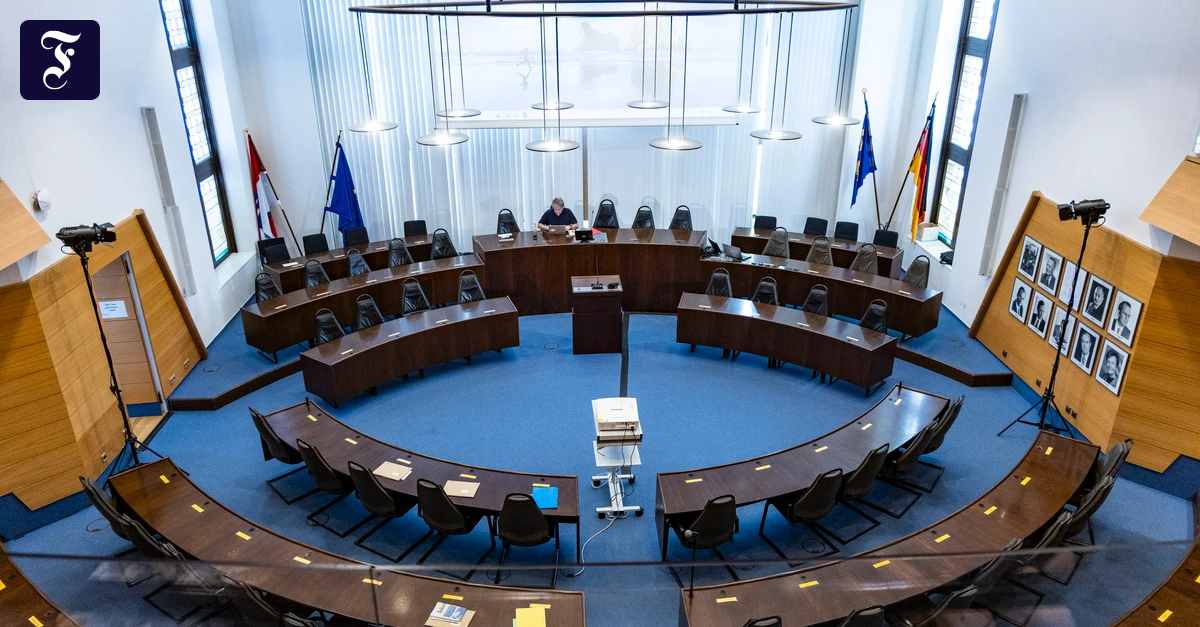 im-plenarsaal-des-wiesbadener.webp.webp