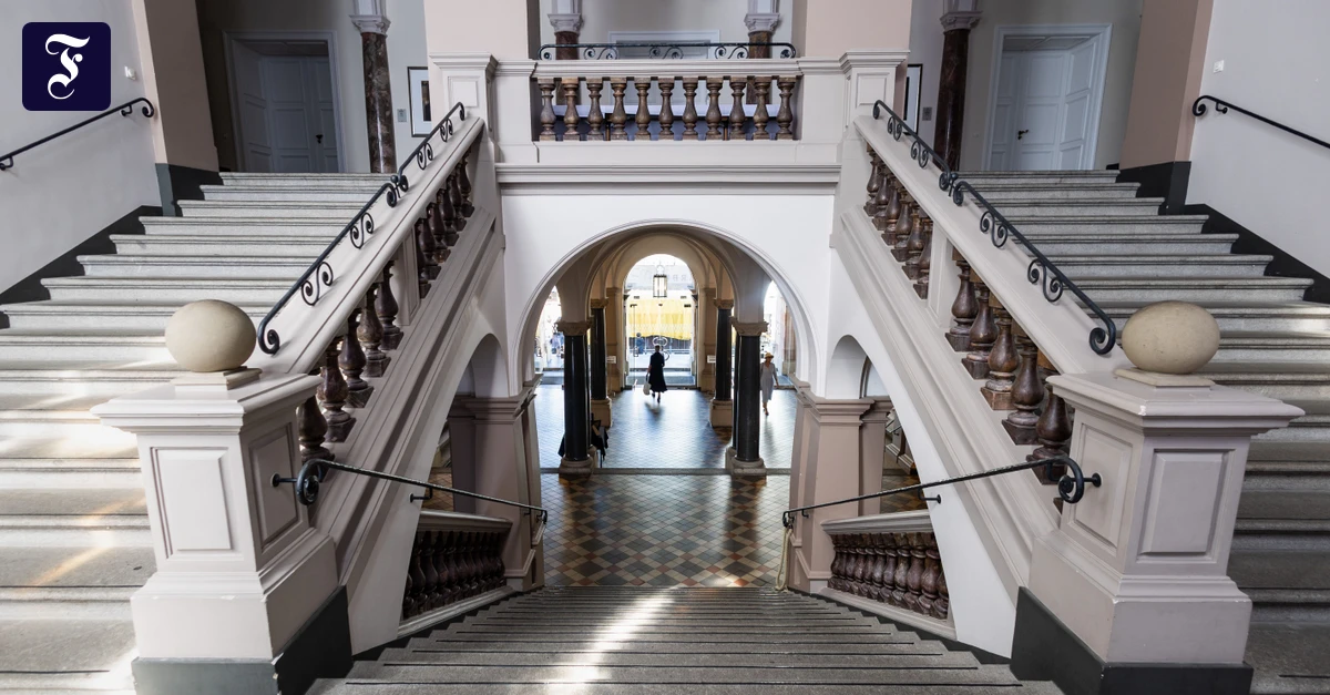 im-wiesbadener-rathaus-regiert.webp.webp