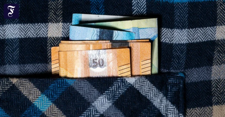 in-der-brusttasche-eines.webp.webp
