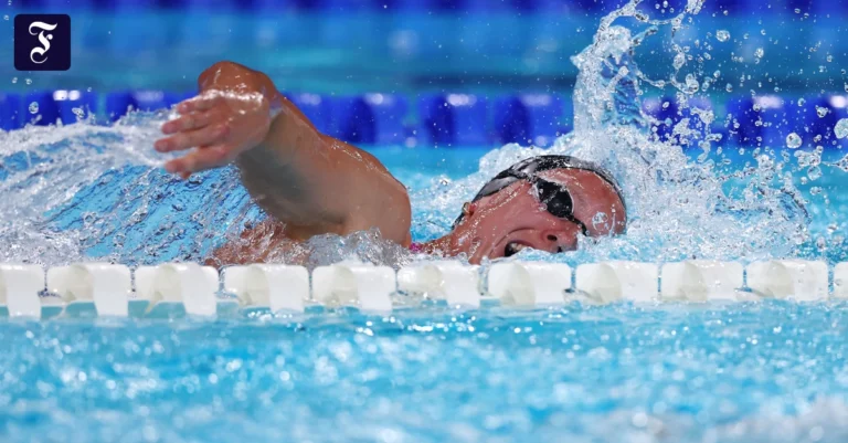 isabel-gose-schwimmt-ueber.webp.webp