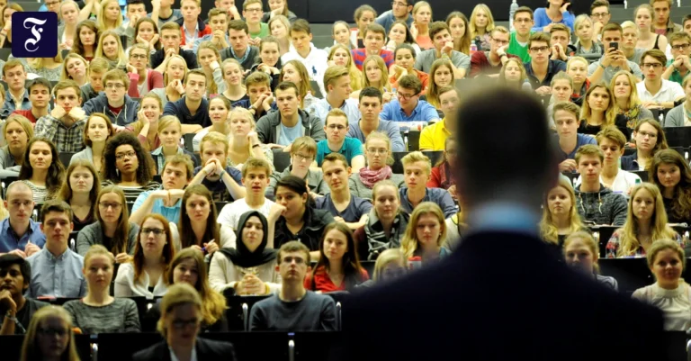 jurastudenten-lauschen-einer.webp.webp