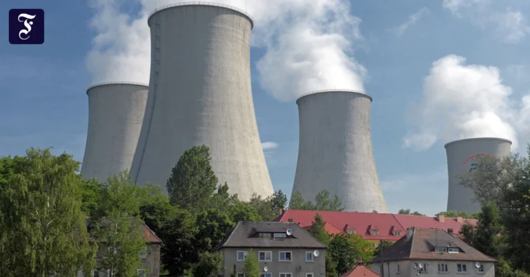 kuehltuermen-eines-braunkohle.webp.webp