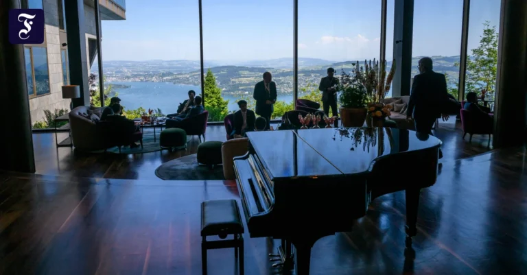 lobby-in-einem-luxushotel-in.webp.webp