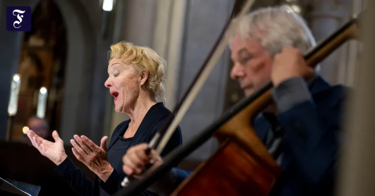 maria-husmann-singend-mit-dem.webp.webp