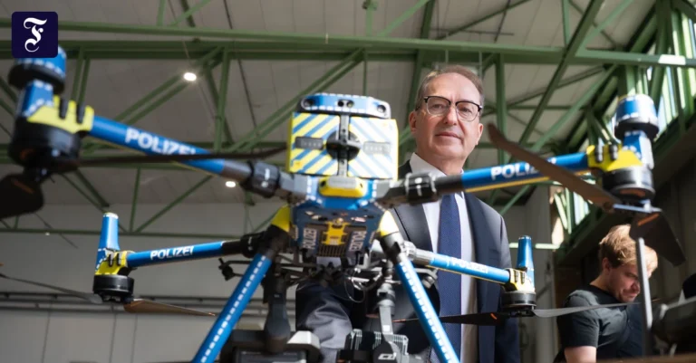 minister-mit-drohne-alexander.webp.webp