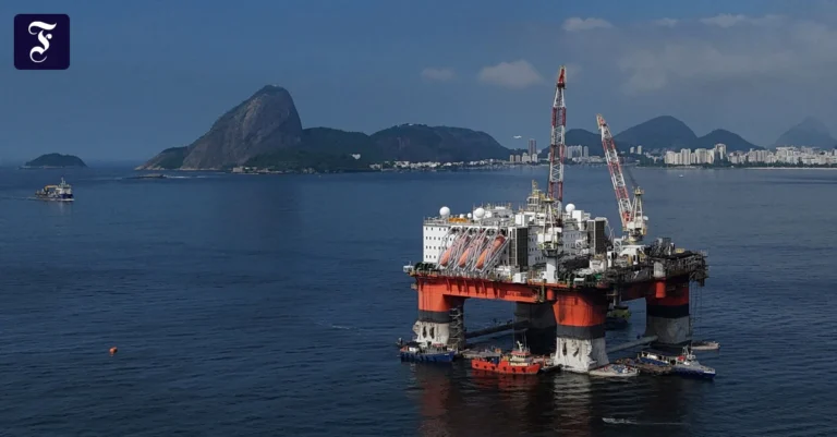 oelplattform-in-der-guanabara.webp.webp