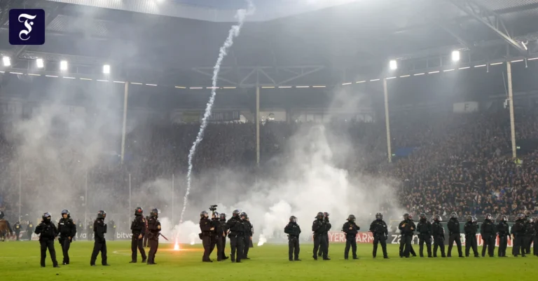polizeikraefte-sichern-den.webp.webp