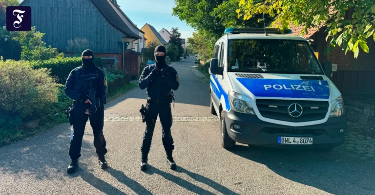 polizisten-sichern-2023-eine.webp.webp