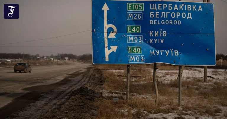 strassenschild-auf-der-strasse.webp.webp