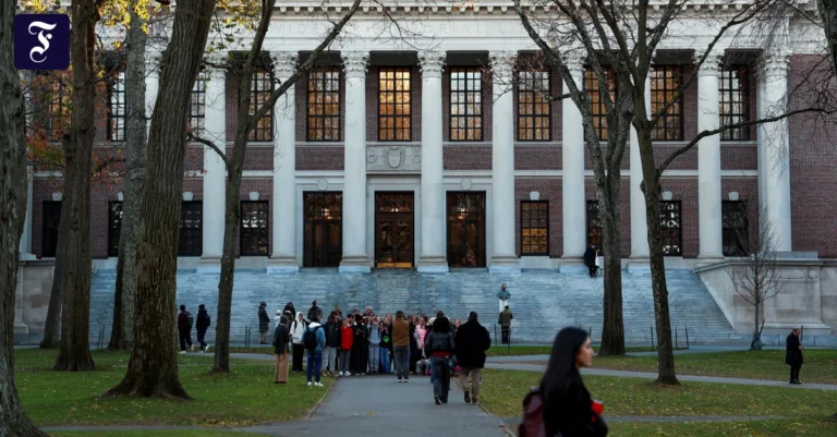 studenten-vor-der-widener.webp.webp