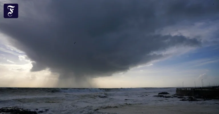 sturmwolken-vor-kapstadt-die.webp.webp