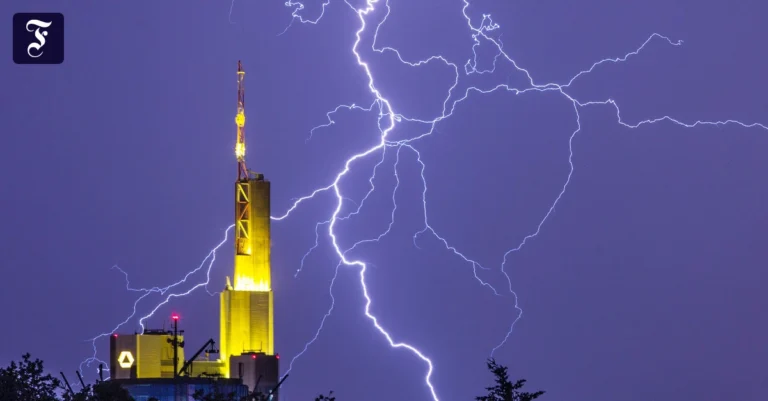 ueber-der-commerzbank-ziehen.webp.webp