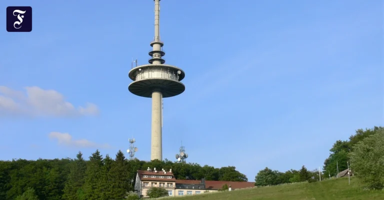 wahrzeichen-der-144-meter-hohe.webp.webp
