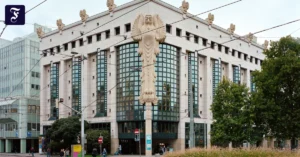 weiser-waechter-18-meter-hohe.webp.webp