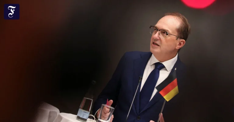 1788665561_bundesinnenminister-alexander.webp.webp