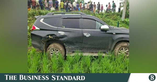 abdul_bari_car_field.jpg
