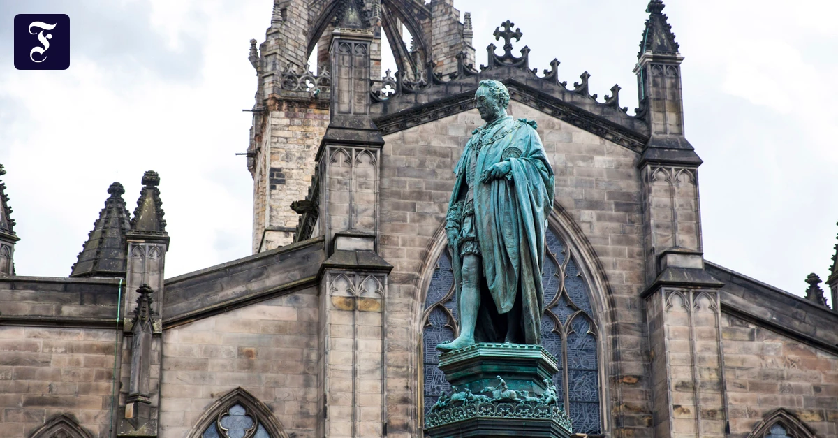 adam-smith-statue-in-der.webp.webp